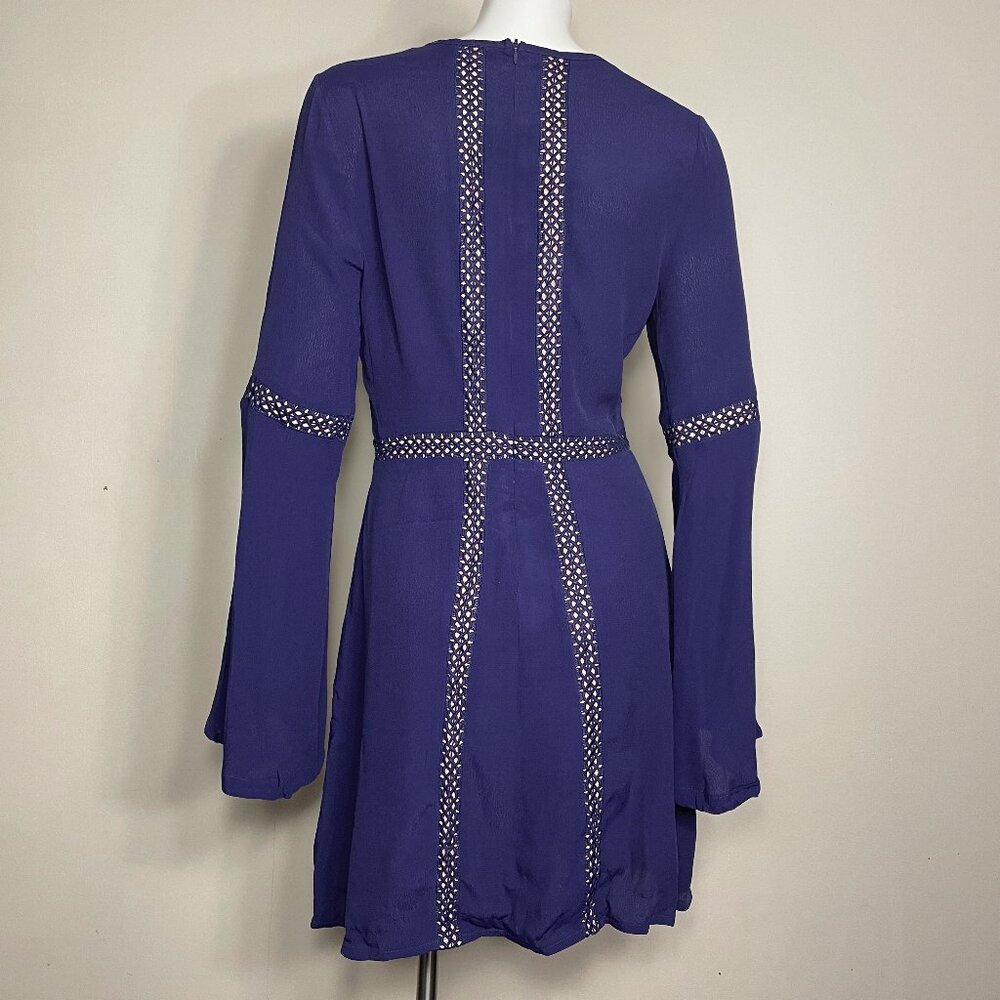 Gianni Bini Mini Dress Size Large Blue Lace Mesh Long Bell Sleeve Nude Lining - Picture 3 of 16